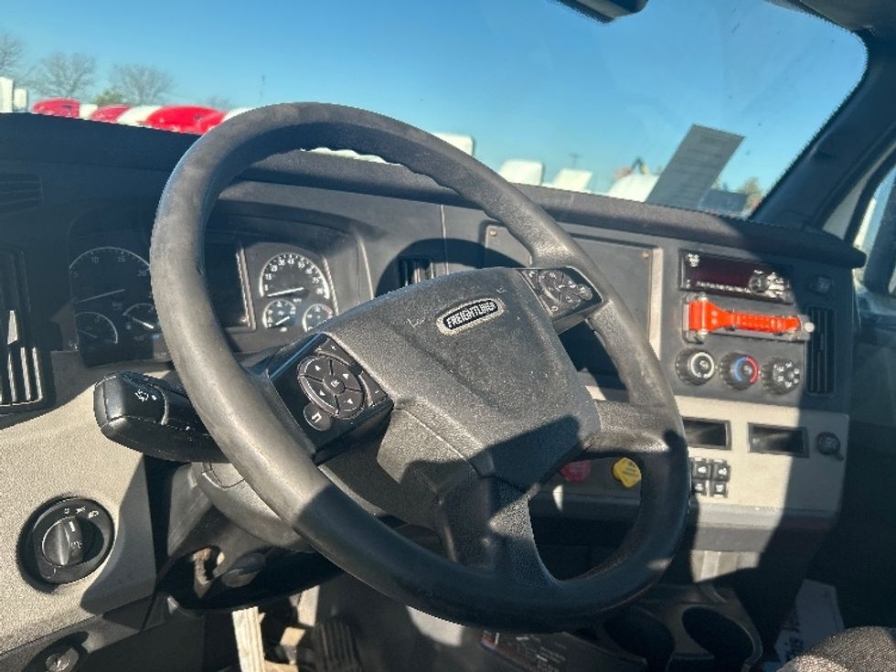 Day Cab Tractor-Heavy Duty Tractors-Freightliner-2021-T11664ST-Sturtevant-WI-477,775\n\t\tmiles-$ 47,000 - Image 10