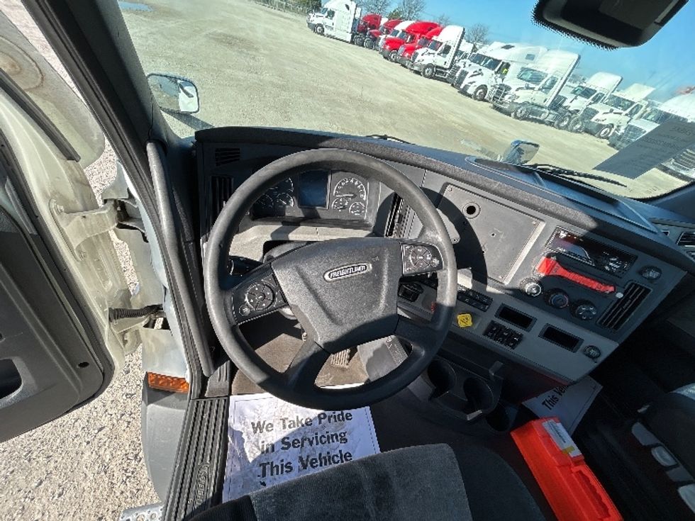Day Cab Tractor-Heavy Duty Tractors-Freightliner-2021-T11664ST-Sturtevant-WI-477,775\n\t\tmiles-$ 47,000 - Image 11