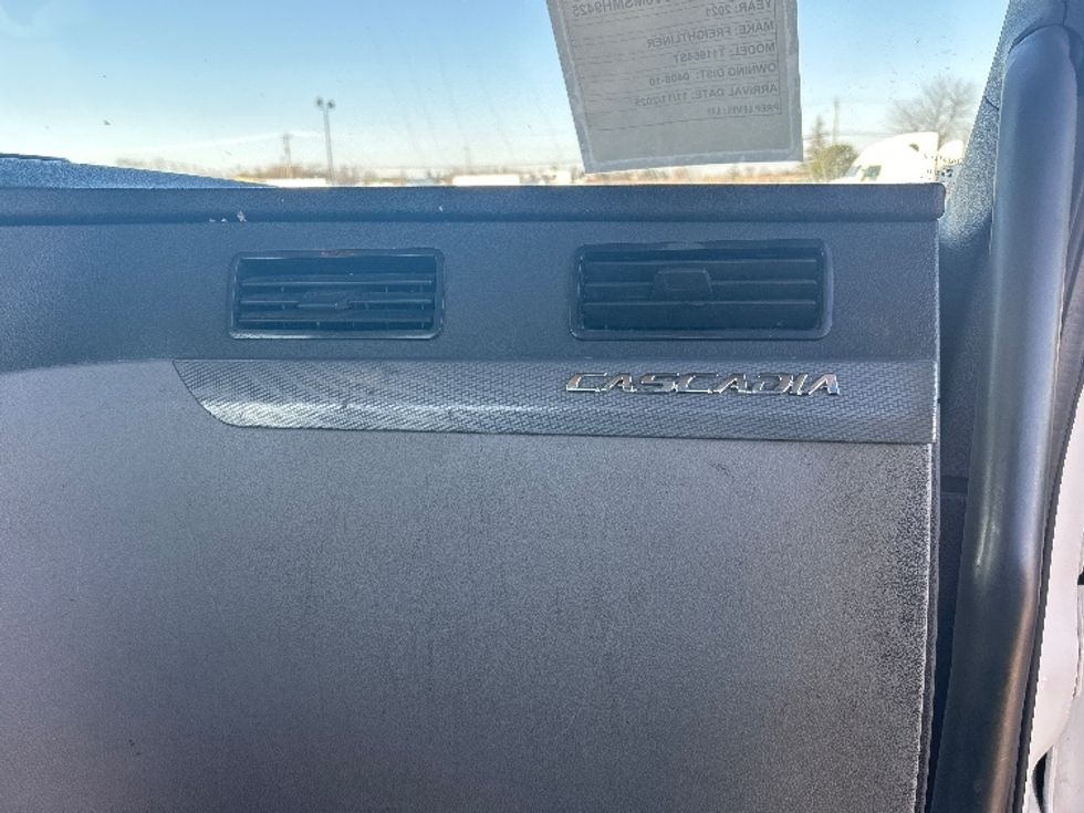 Day Cab Tractor-Heavy Duty Tractors-Freightliner-2021-T11664ST-Sturtevant-WI-477,775\n\t\tmiles-$ 47,000 - Image 13