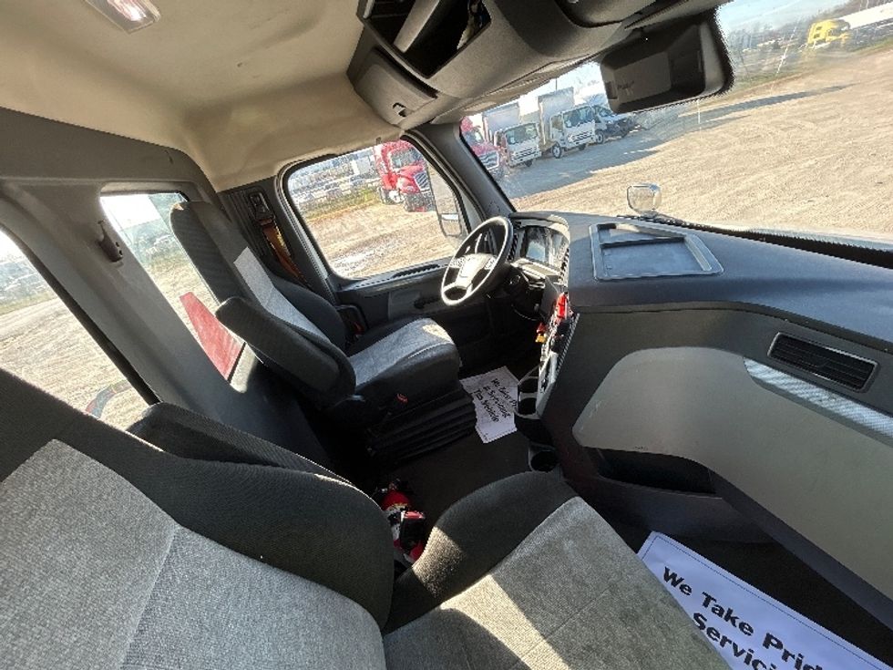 Day Cab Tractor-Heavy Duty Tractors-Freightliner-2021-T11664ST-Sturtevant-WI-477,775\n\t\tmiles-$ 47,000 - Image 14