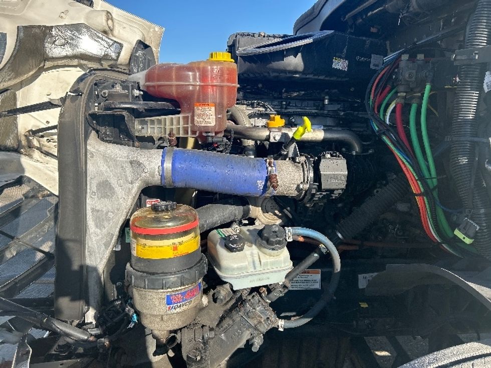 Day Cab Tractor-Heavy Duty Tractors-Freightliner-2021-T11664ST-Sturtevant-WI-477,775\n\t\tmiles-$ 47,000 - Image 16