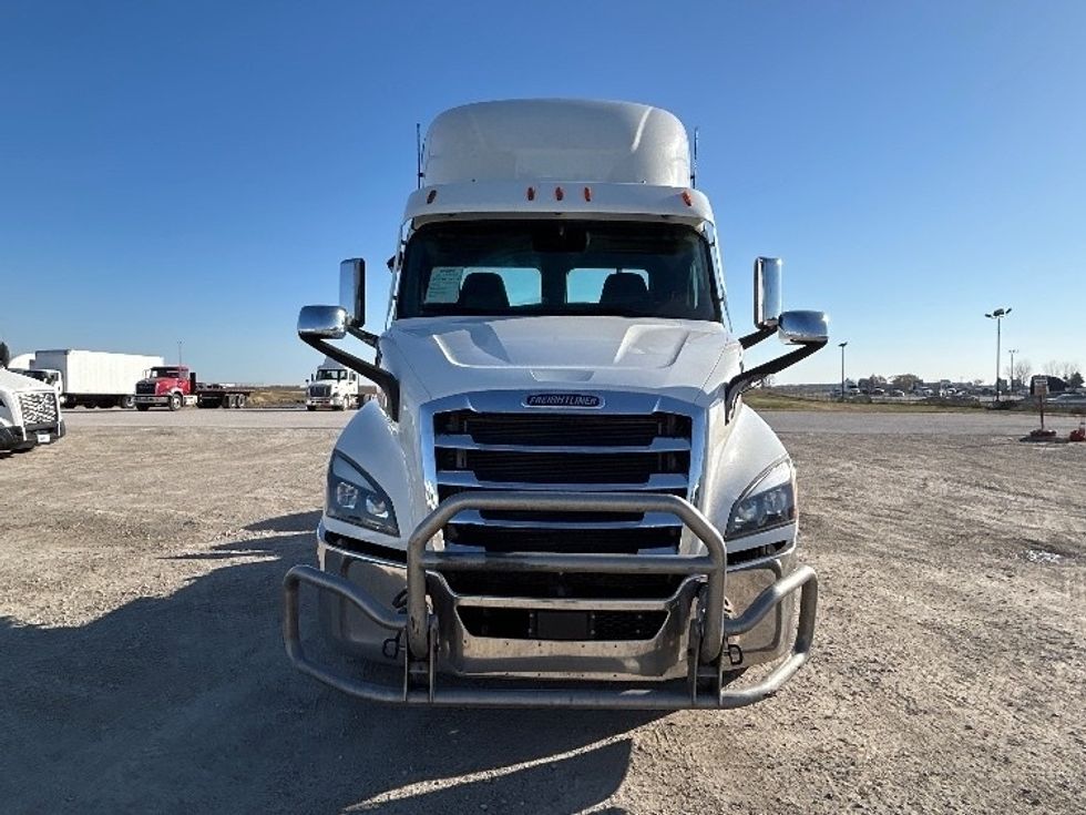 Day Cab Tractor-Heavy Duty Tractors-Freightliner-2021-T11664ST-Sturtevant-WI-477,775\n\t\tmiles-$ 47,000 - Image 2