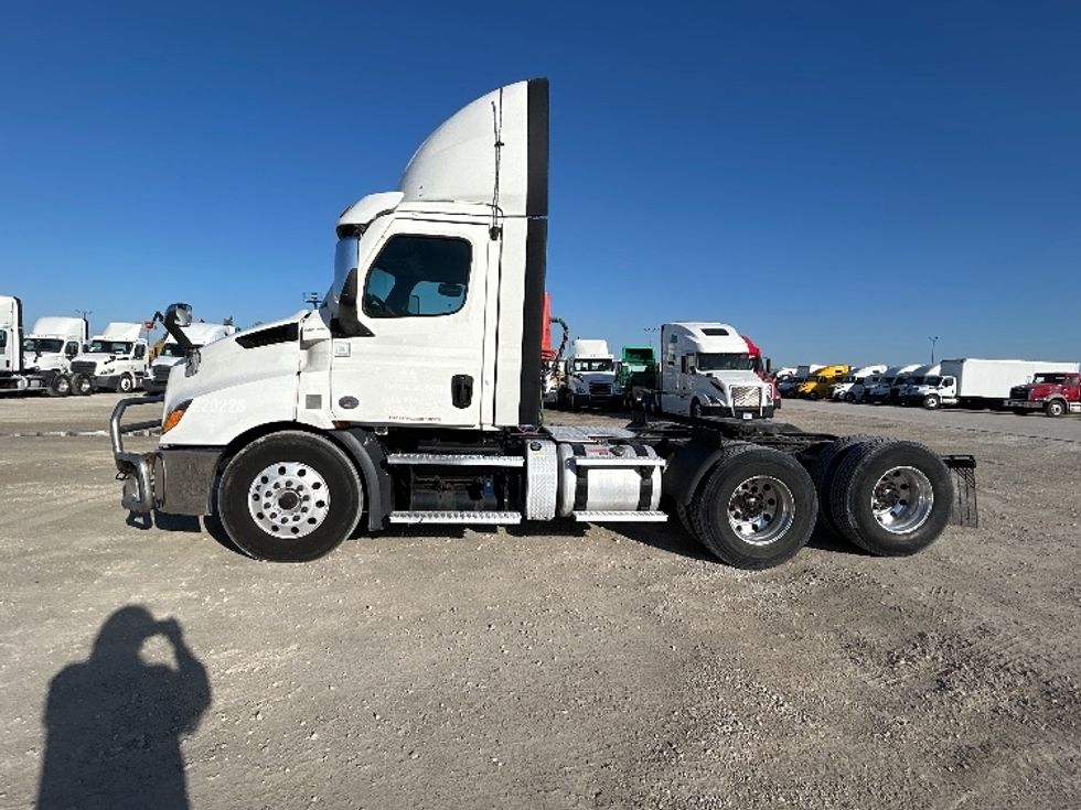 Day Cab Tractor-Heavy Duty Tractors-Freightliner-2021-T11664ST-Sturtevant-WI-477,775\n\t\tmiles-$ 47,000 - Image 4
