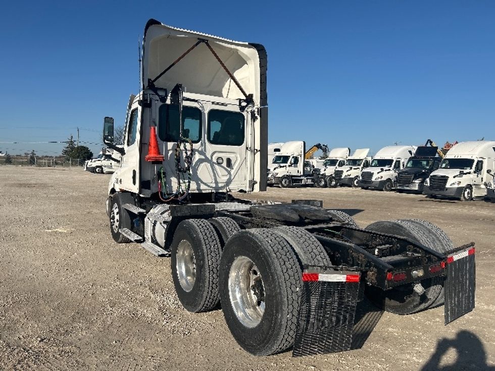 Day Cab Tractor-Heavy Duty Tractors-Freightliner-2021-T11664ST-Sturtevant-WI-477,775\n\t\tmiles-$ 47,000 - Image 5