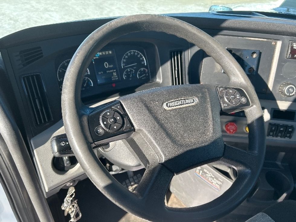 Day Cab Tractor-Heavy Duty Tractors-Freightliner-2021-T11664ST-Sturtevant-WI-496,804\n\t\tmiles-$ 45,000 - Image 10