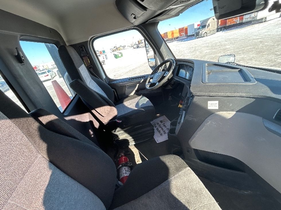 Day Cab Tractor-Heavy Duty Tractors-Freightliner-2021-T11664ST-Sturtevant-WI-496,804\n\t\tmiles-$ 45,000 - Image 14