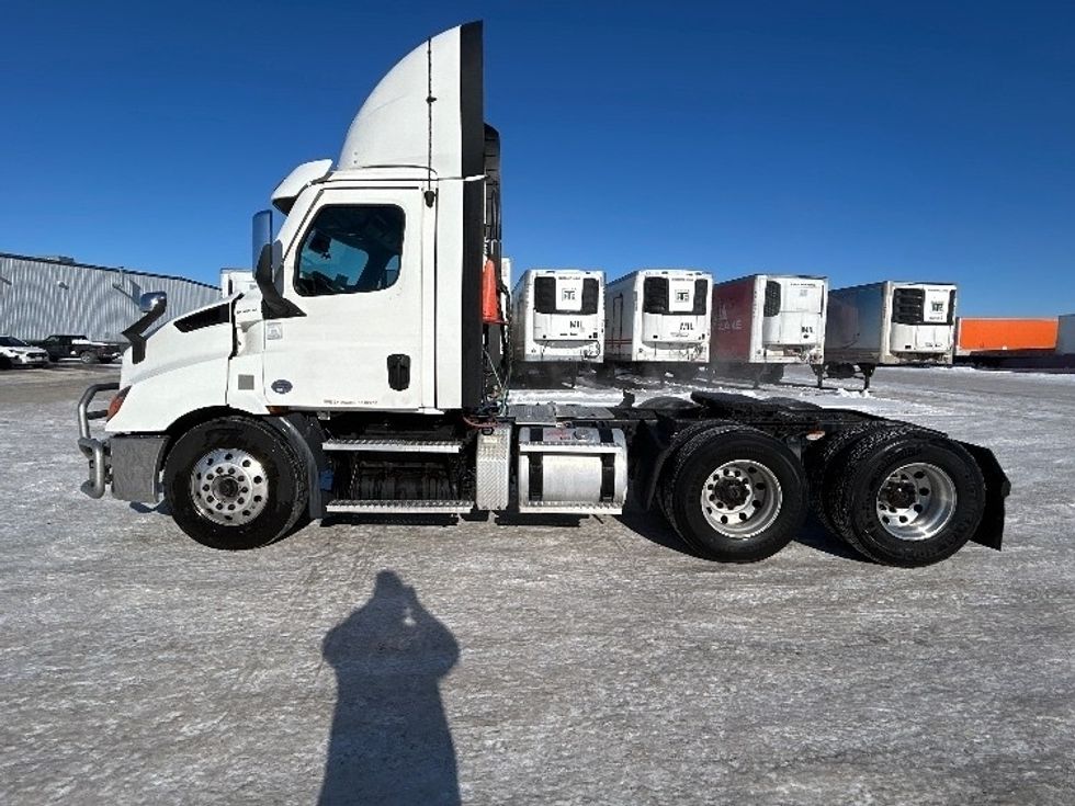 Day Cab Tractor-Heavy Duty Tractors-Freightliner-2021-T11664ST-Sturtevant-WI-496,804\n\t\tmiles-$ 45,000 - Image 4