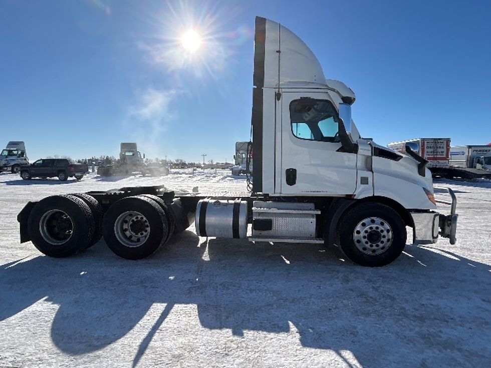 Day Cab Tractor-Heavy Duty Tractors-Freightliner-2021-T11664ST-Sturtevant-WI-496,804\n\t\tmiles-$ 45,000 - Image 8