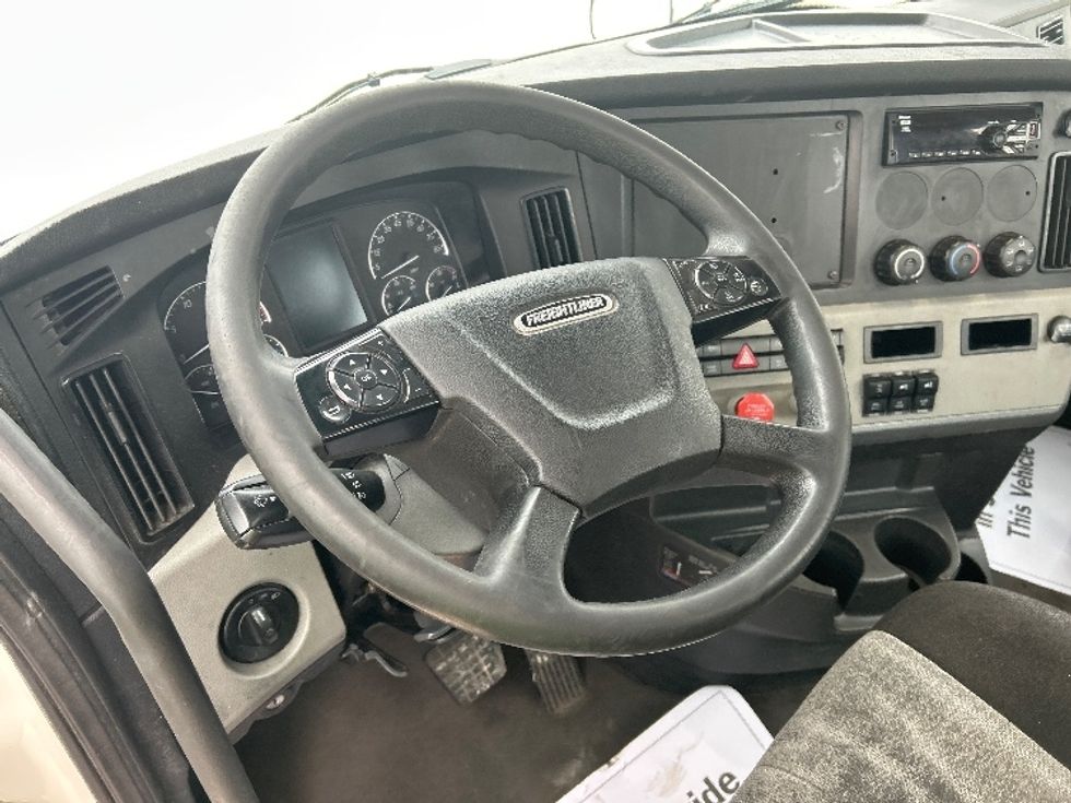 Day Cab Tractor-Heavy Duty Tractors-Freightliner-2021-T11664ST-Sturtevant-WI-506,080\n\t\tmiles-$ 44,250 - Image 10