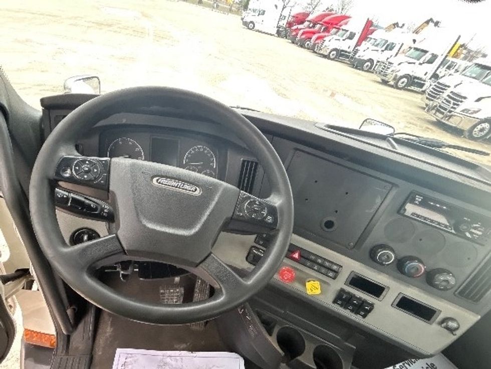 Day Cab Tractor-Heavy Duty Tractors-Freightliner-2021-T11664ST-Sturtevant-WI-506,080\n\t\tmiles-$ 44,250 - Image 11