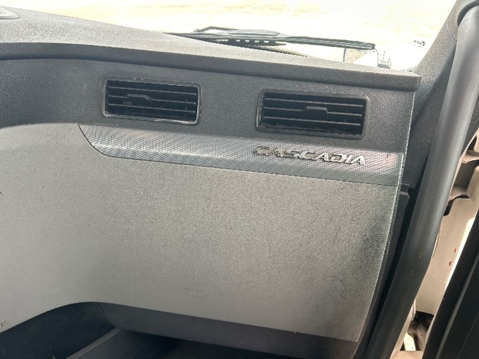 Day Cab Tractor-Heavy Duty Tractors-Freightliner-2021-T11664ST-Sturtevant-WI-506,080\n\t\tmiles-$ 44,250 - Image 13