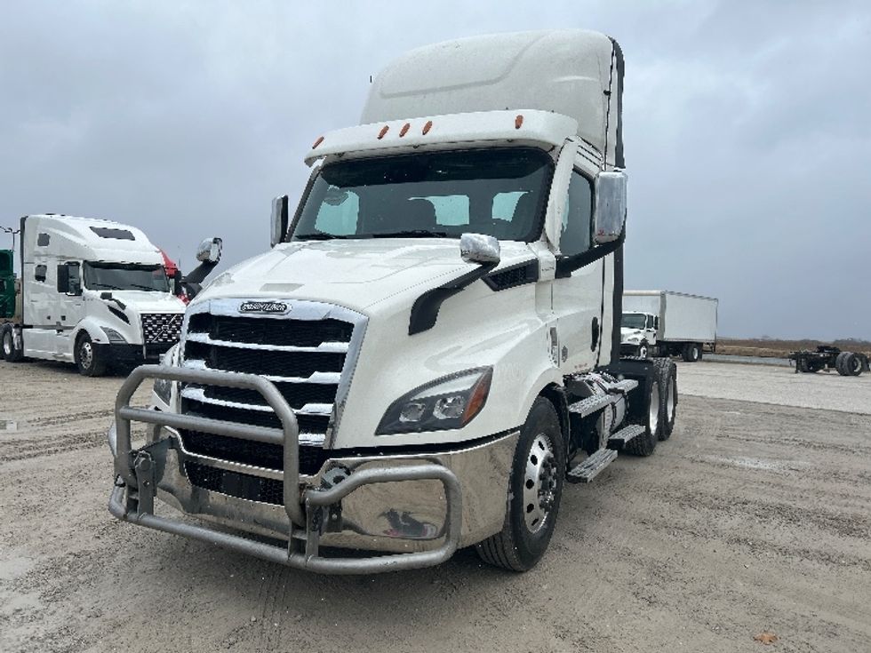 Day Cab Tractor-Heavy Duty Tractors-Freightliner-2021-T11664ST-Sturtevant-WI-506,080\n\t\tmiles-$ 44,250 - Image 3