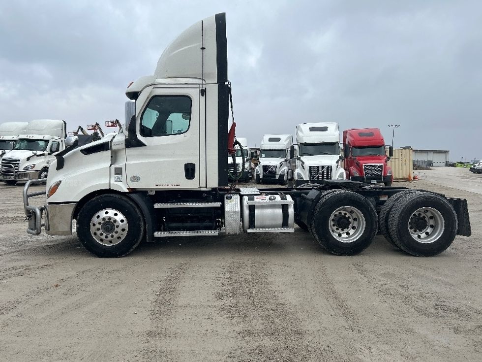 Day Cab Tractor-Heavy Duty Tractors-Freightliner-2021-T11664ST-Sturtevant-WI-506,080\n\t\tmiles-$ 44,250 - Image 4