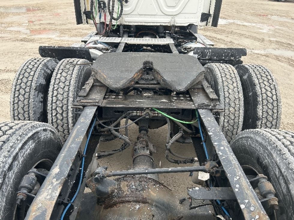 Day Cab Tractor-Heavy Duty Tractors-Freightliner-2021-T11664ST-Sturtevant-WI-506,080\n\t\tmiles-$ 44,250 - Image 6