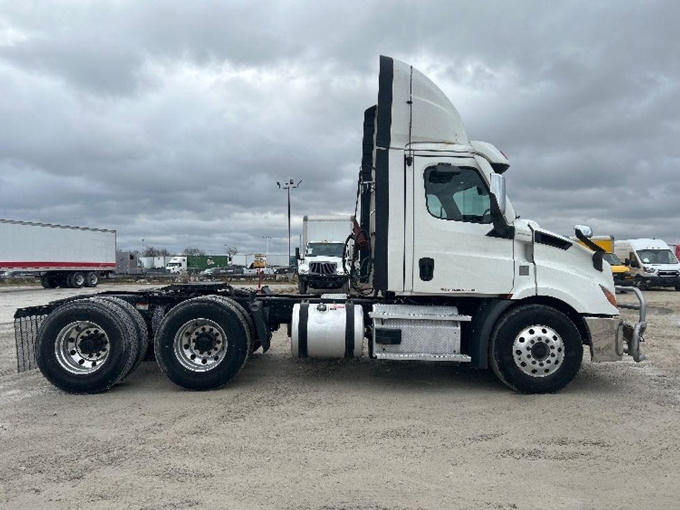 Day Cab Tractor-Heavy Duty Tractors-Freightliner-2021-T11664ST-Sturtevant-WI-506,080\n\t\tmiles-$ 44,250 - Image 8