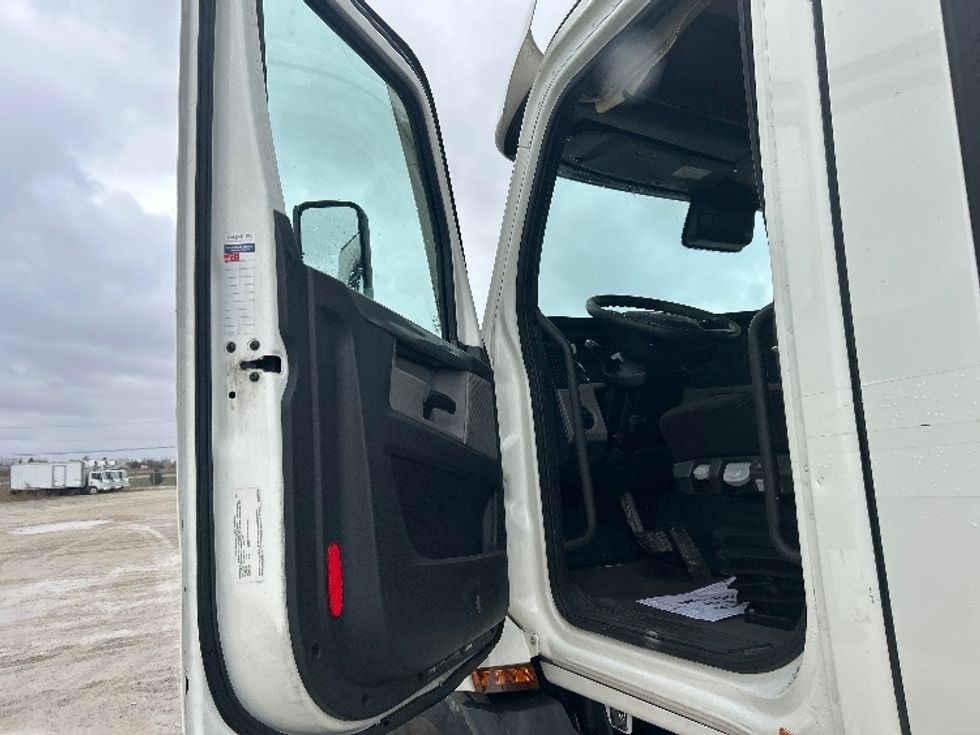 Day Cab Tractor-Heavy Duty Tractors-Freightliner-2021-T11664ST-Sturtevant-WI-506,080\n\t\tmiles-$ 44,250 - Image 9