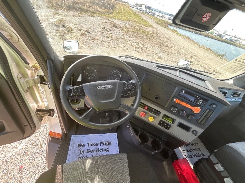 Day Cab Tractor-Heavy Duty Tractors-Freightliner-2021-T11664ST-Sturtevant-WI-564,407\n\t\tmiles-$ 38,500 - Image 11