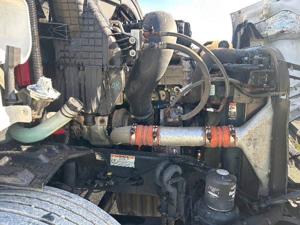 Day Cab Tractor-Heavy Duty Tractors-Freightliner-2021-T11664ST-Sturtevant-WI-564,407\n\t\tmiles-$ 38,500 - Image 15