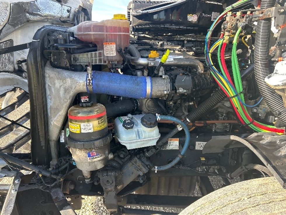 Day Cab Tractor-Heavy Duty Tractors-Freightliner-2021-T11664ST-Sturtevant-WI-564,407\n\t\tmiles-$ 38,500 - Image 16