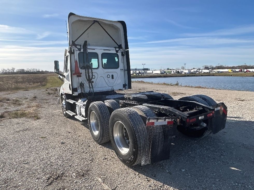 Day Cab Tractor-Heavy Duty Tractors-Freightliner-2021-T11664ST-Sturtevant-WI-564,407\n\t\tmiles-$ 38,500 - Image 5