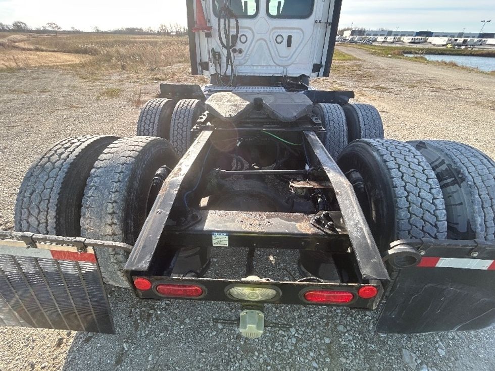 Day Cab Tractor-Heavy Duty Tractors-Freightliner-2021-T11664ST-Sturtevant-WI-564,407\n\t\tmiles-$ 38,500 - Image 6