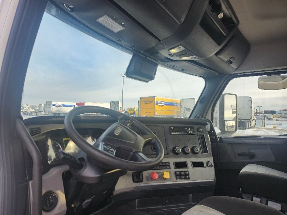 Day Cab Tractor-Heavy Duty Tractors-Freightliner-2021-T11664ST-Sturtevant-WI-576,695\n\t\tmiles-$ 36,250 - Image 10