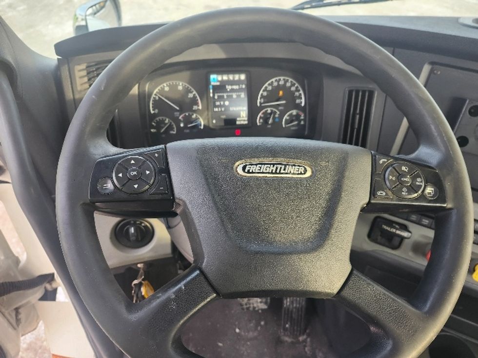 Day Cab Tractor-Heavy Duty Tractors-Freightliner-2021-T11664ST-Sturtevant-WI-576,695\n\t\tmiles-$ 36,250 - Image 11
