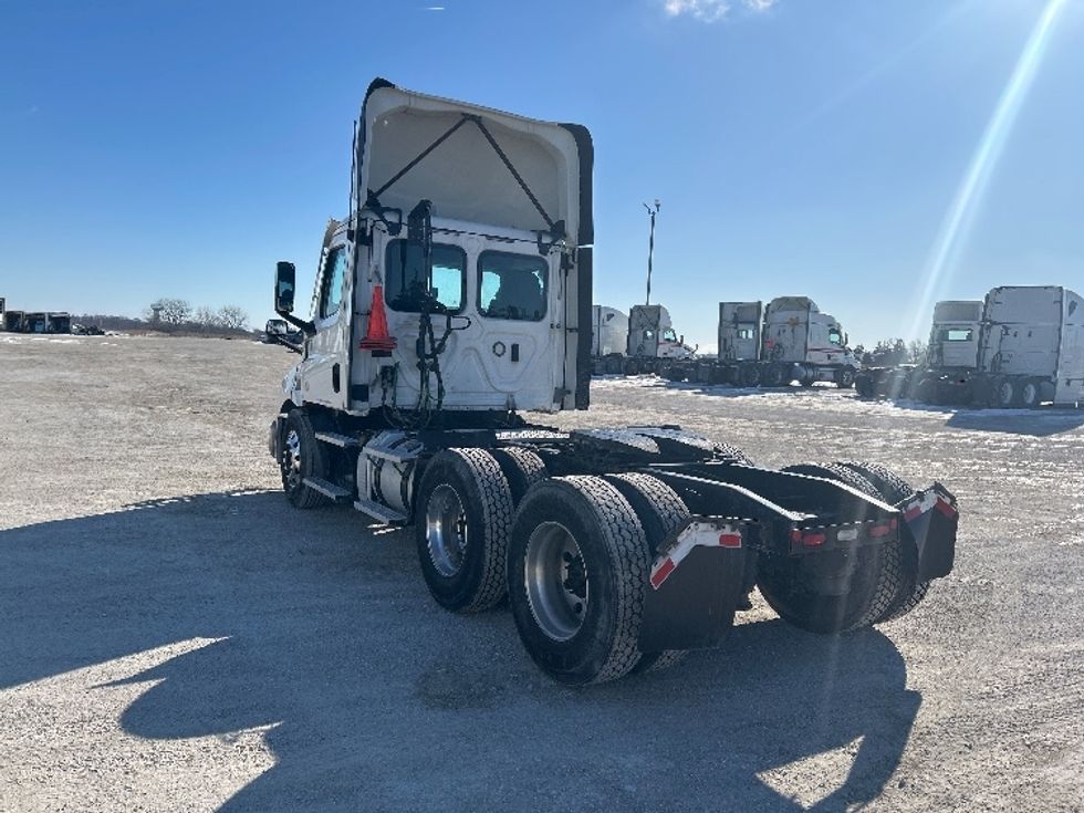Day Cab Tractor-Heavy Duty Tractors-Freightliner-2021-T11664ST-Sturtevant-WI-576,695\n\t\tmiles-$ 36,250 - Image 5