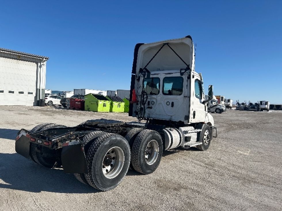Day Cab Tractor-Heavy Duty Tractors-Freightliner-2021-T11664ST-Sturtevant-WI-576,695\n\t\tmiles-$ 36,250 - Image 7
