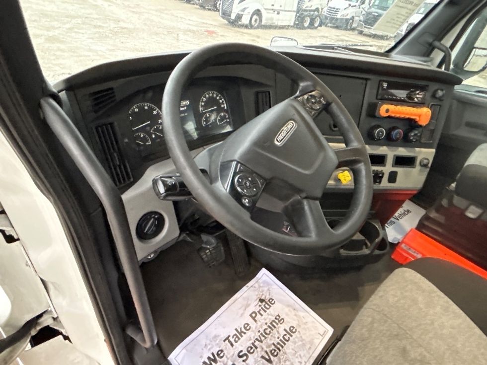 Day Cab Tractor-Heavy Duty Tractors-Freightliner-2021-T11664ST-Sturtevant-WI-611,504\n\t\tmiles-$ 29,000 - Image 10