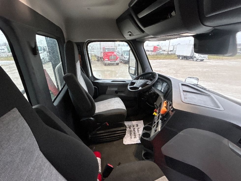 Day Cab Tractor-Heavy Duty Tractors-Freightliner-2021-T11664ST-Sturtevant-WI-611,504\n\t\tmiles-$ 29,000 - Image 14