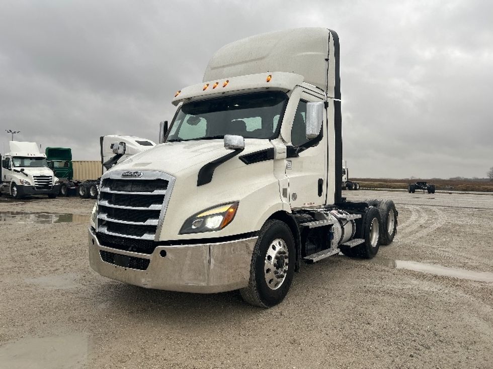 Day Cab Tractor-Heavy Duty Tractors-Freightliner-2021-T11664ST-Sturtevant-WI-611,504\n\t\tmiles-$ 29,000 - Image 3