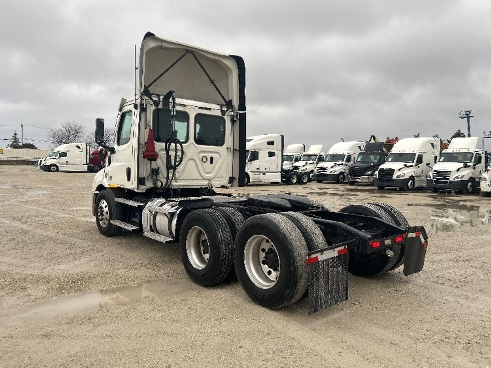 Day Cab Tractor-Heavy Duty Tractors-Freightliner-2021-T11664ST-Sturtevant-WI-611,504\n\t\tmiles-$ 29,000 - Image 5