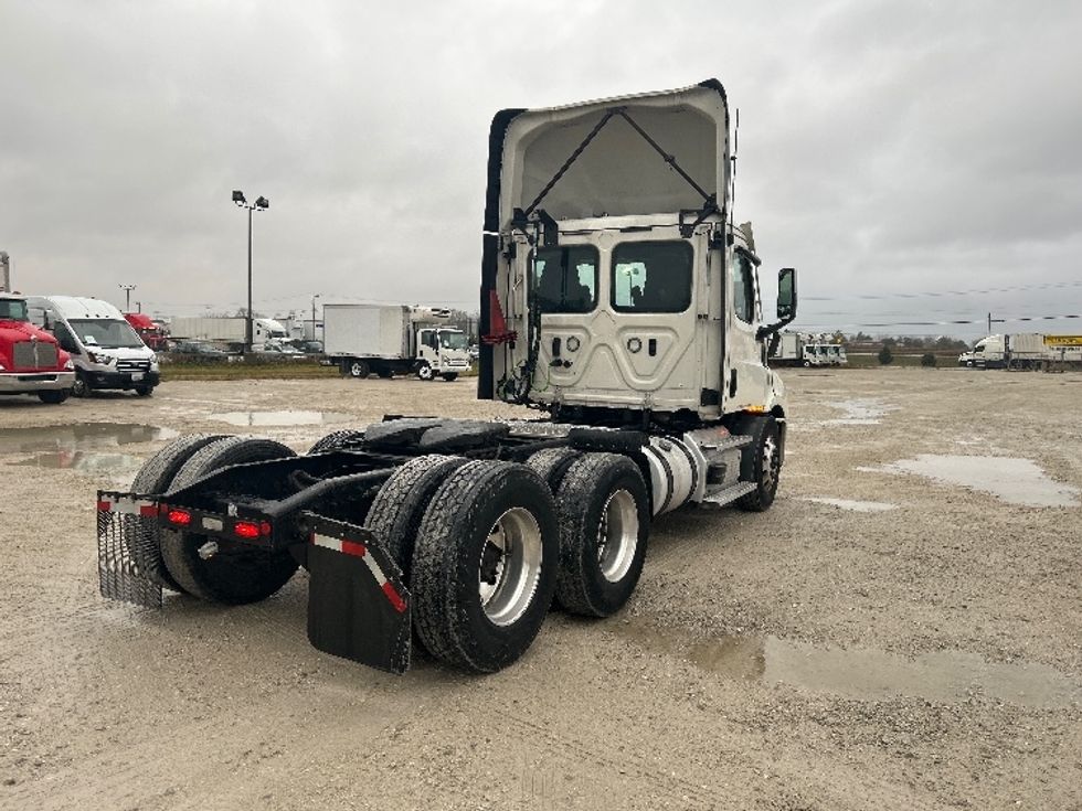 Day Cab Tractor-Heavy Duty Tractors-Freightliner-2021-T11664ST-Sturtevant-WI-611,504\n\t\tmiles-$ 29,000 - Image 7