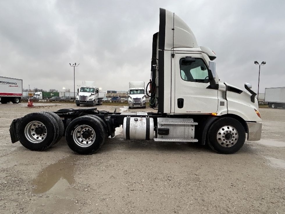 Day Cab Tractor-Heavy Duty Tractors-Freightliner-2021-T11664ST-Sturtevant-WI-611,504\n\t\tmiles-$ 29,000 - Image 8