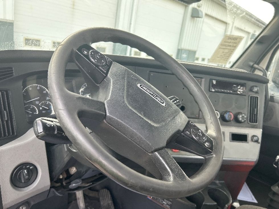 Day Cab Tractor-Heavy Duty Tractors-Freightliner-2021-T11664ST-Sturtevant-WI-613,122\n\t\tmiles-$ 32,750 - Image 10