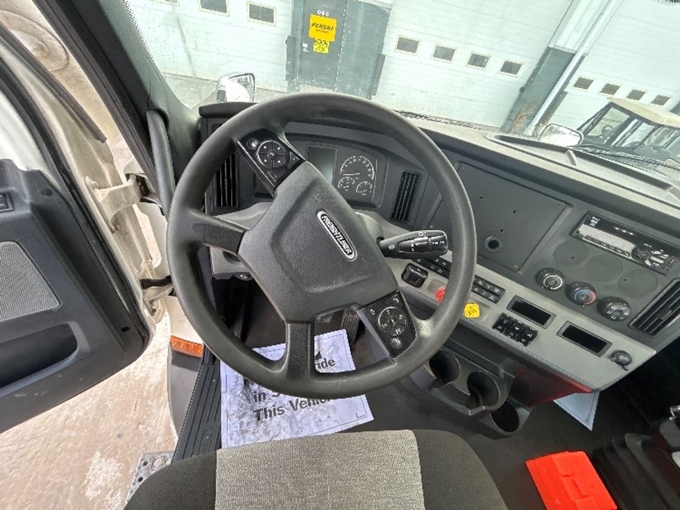 Day Cab Tractor-Heavy Duty Tractors-Freightliner-2021-T11664ST-Sturtevant-WI-613,122\n\t\tmiles-$ 32,750 - Image 11