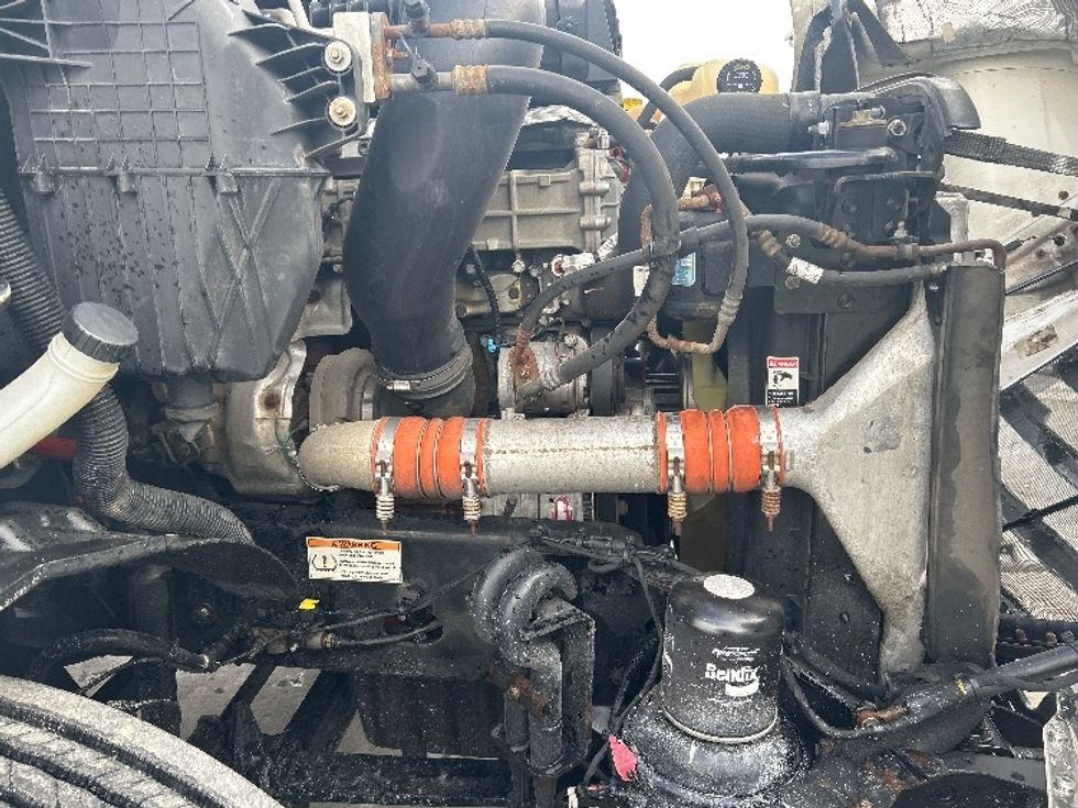 Day Cab Tractor-Heavy Duty Tractors-Freightliner-2021-T11664ST-Sturtevant-WI-613,122\n\t\tmiles-$ 32,750 - Image 15