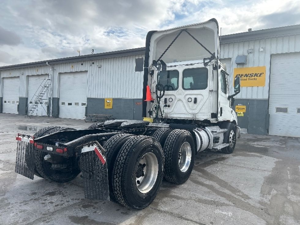 Day Cab Tractor-Heavy Duty Tractors-Freightliner-2021-T11664ST-Sturtevant-WI-613,122\n\t\tmiles-$ 32,750 - Image 7