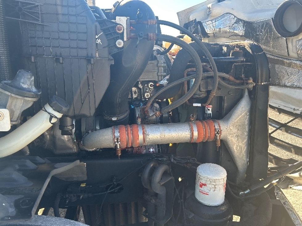 Day Cab Tractor-Heavy Duty Tractors-Freightliner-2021-T11664ST-Sturtevant-WI-615,066\n\t\tmiles-$ 29,000 - Image 15