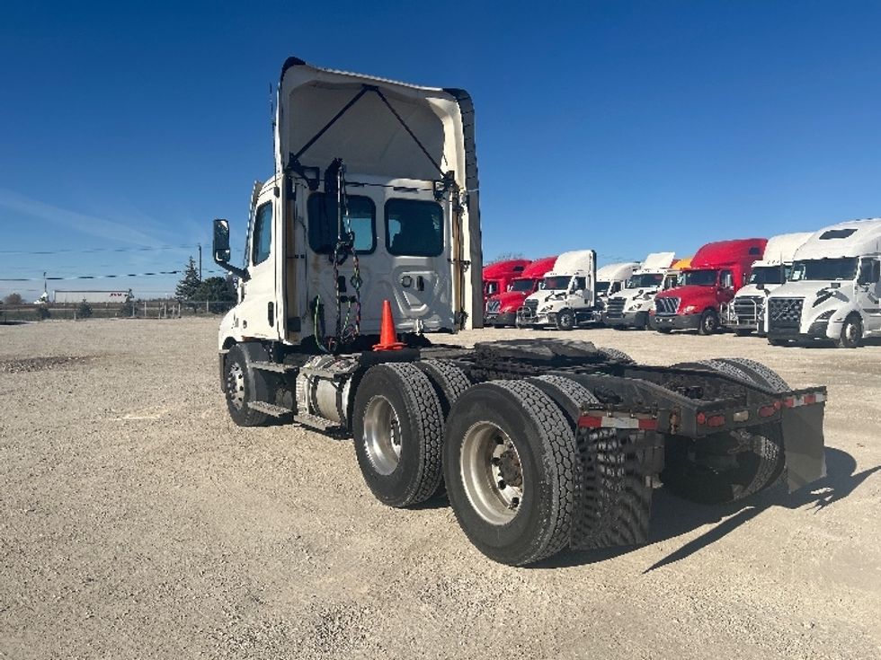 Day Cab Tractor-Heavy Duty Tractors-Freightliner-2021-T11664ST-Sturtevant-WI-615,066\n\t\tmiles-$ 29,000 - Image 5