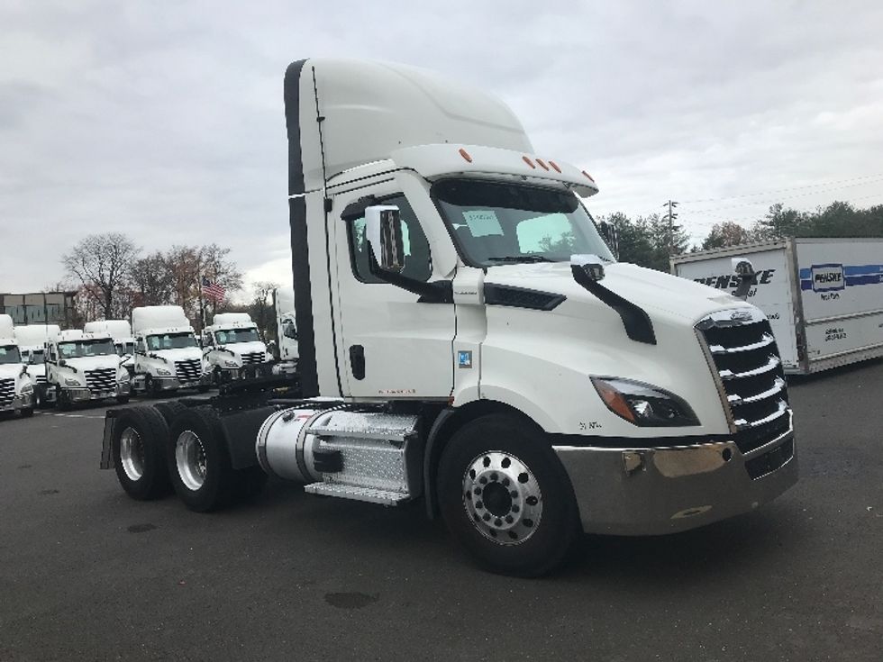 Day Cab Tractor-Heavy Duty Tractors-Freightliner-2021-T11664ST-Swedesboro-NJ-202,311\n\t\tmiles-$ 63,750 - Image 1