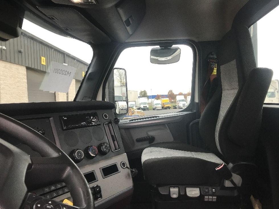 Day Cab Tractor-Heavy Duty Tractors-Freightliner-2021-T11664ST-Swedesboro-NJ-202,311\n\t\tmiles-$ 63,750 - Image 10