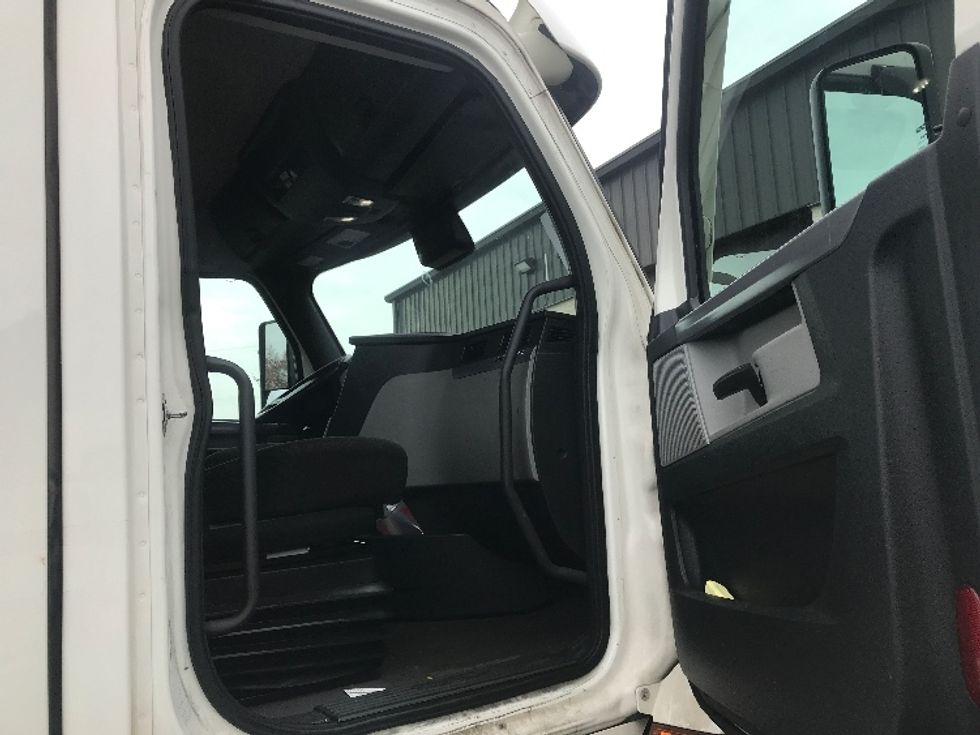 Day Cab Tractor-Heavy Duty Tractors-Freightliner-2021-T11664ST-Swedesboro-NJ-202,311\n\t\tmiles-$ 63,750 - Image 12