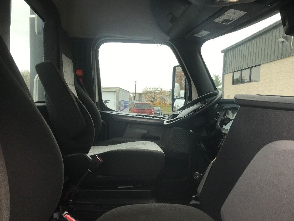 Day Cab Tractor-Heavy Duty Tractors-Freightliner-2021-T11664ST-Swedesboro-NJ-202,311\n\t\tmiles-$ 63,750 - Image 14