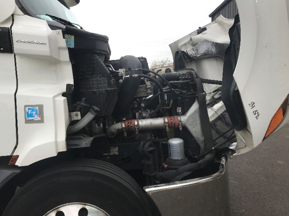 Day Cab Tractor-Heavy Duty Tractors-Freightliner-2021-T11664ST-Swedesboro-NJ-202,311\n\t\tmiles-$ 63,750 - Image 15