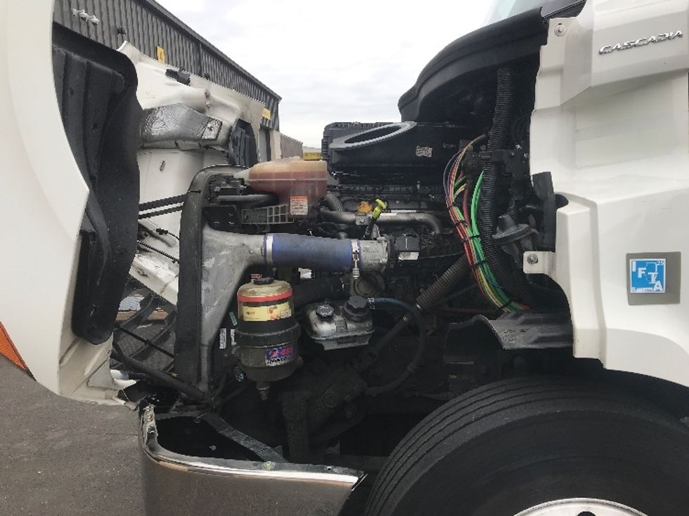 Day Cab Tractor-Heavy Duty Tractors-Freightliner-2021-T11664ST-Swedesboro-NJ-202,311\n\t\tmiles-$ 63,750 - Image 16