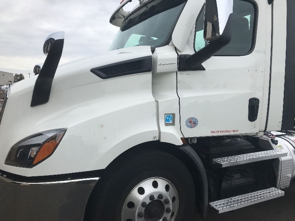 Day Cab Tractor-Heavy Duty Tractors-Freightliner-2021-T11664ST-Swedesboro-NJ-202,311\n\t\tmiles-$ 63,750 - Image 17