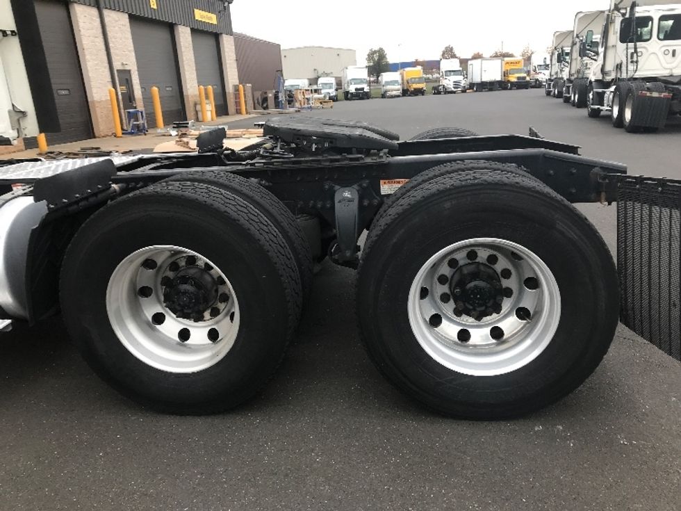 Day Cab Tractor-Heavy Duty Tractors-Freightliner-2021-T11664ST-Swedesboro-NJ-202,311\n\t\tmiles-$ 63,750 - Image 19