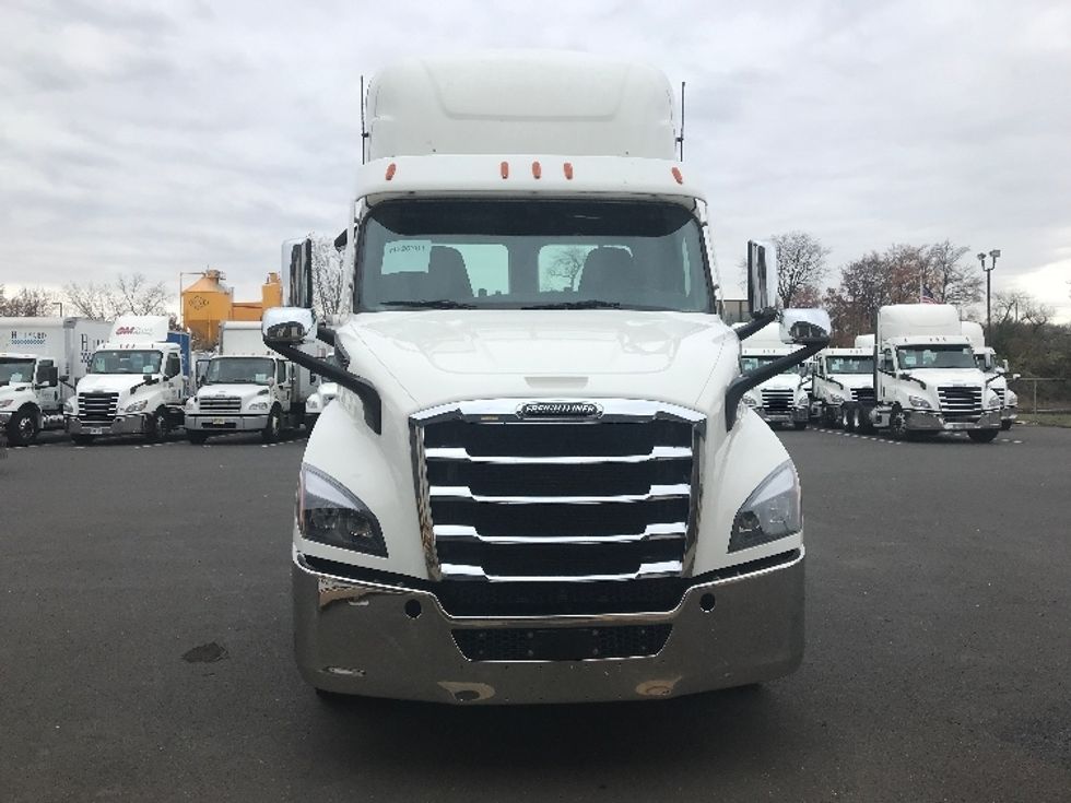 Day Cab Tractor-Heavy Duty Tractors-Freightliner-2021-T11664ST-Swedesboro-NJ-202,311\n\t\tmiles-$ 63,750 - Image 2